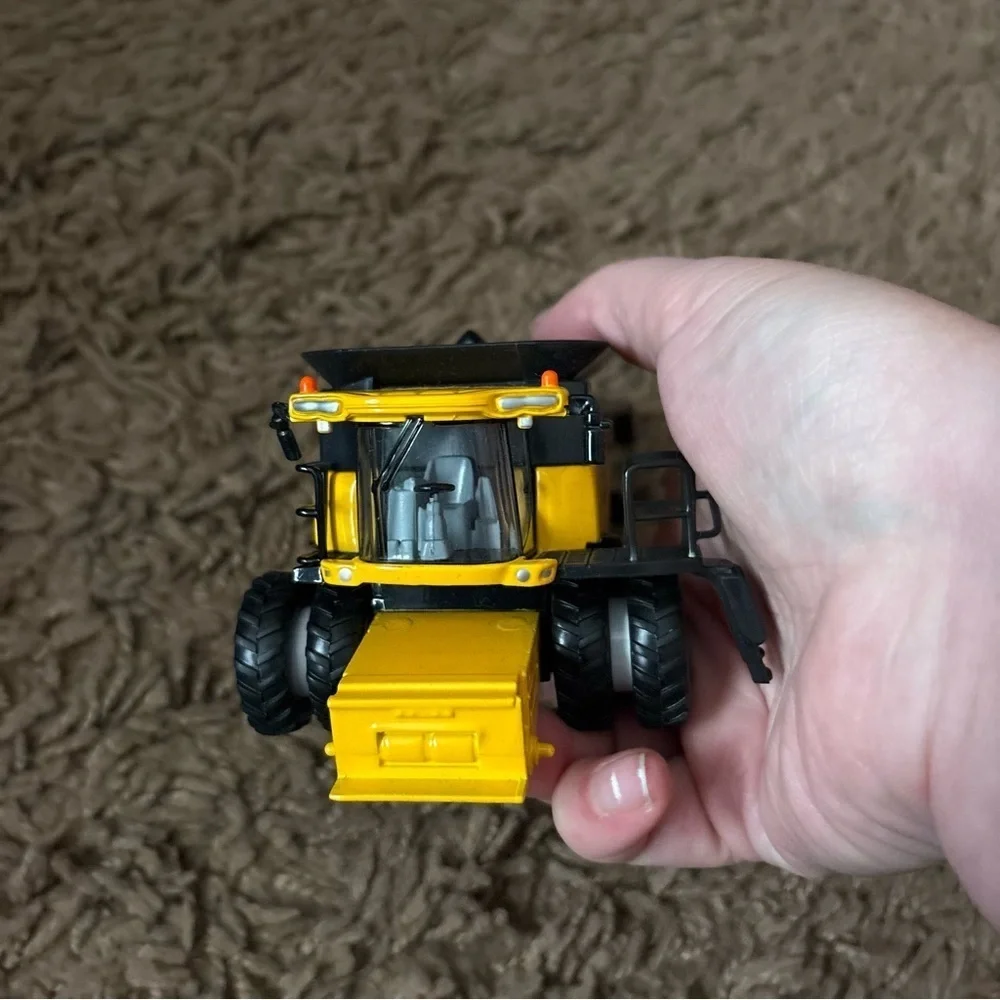 ERTL 1/64 New Holland CR960 Combine Harvester Diecast Model Toy Collection Toy